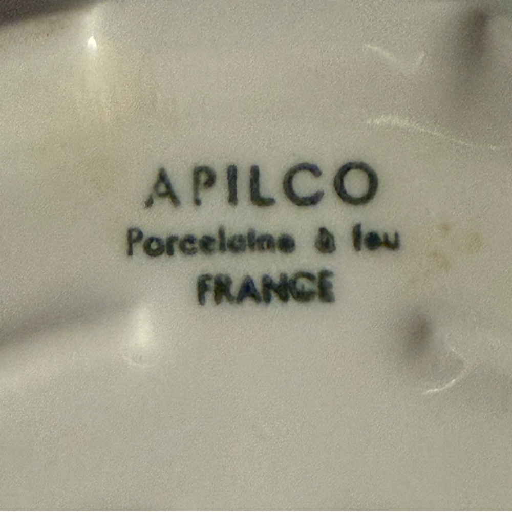 soufflé dish 7”made of high-fired porcelain in Aplico France.A renowned company